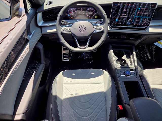 New 2026 Volkswagen Tiguan SE R-Line FWD image 8