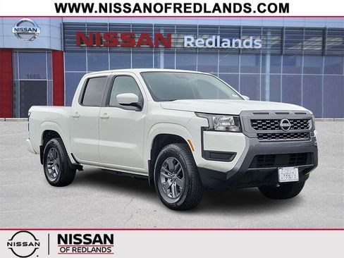 Used 2025 Nissan Frontier SV image 1