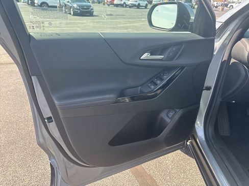 Used 2025 Chevrolet Equinox LT w/ Convenience Package II FWD image 24