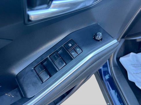 Certified 2023 Toyota Highlander XLE image 18