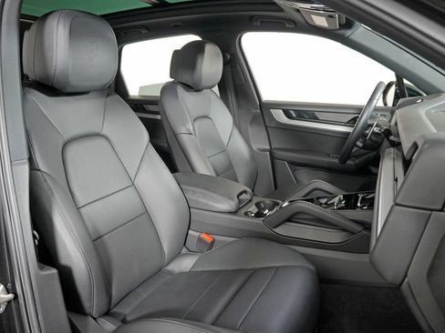 Certified 2024 Porsche Cayenne AWD/4WD image 43