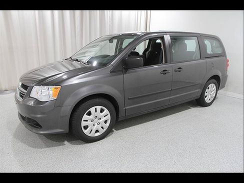 Used 2016 Dodge Grand Caravan American Value Package FWD image 3