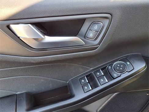 New 2025 Ford Escape SE image 9