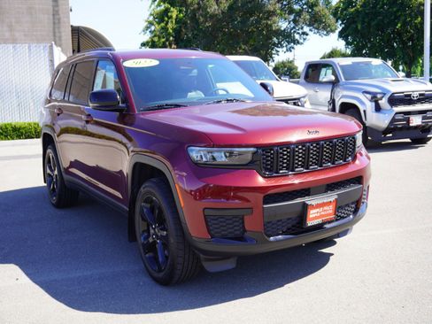Used 2022 Jeep Grand Cherokee L Laredo AWD/4WD image 1