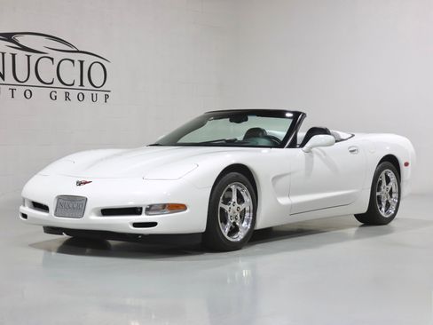 Used 2004 Chevrolet Corvette Convertible w/ Preferred Equipment Group RWD image 28