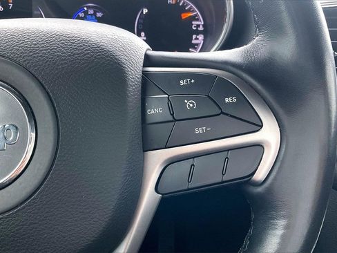 Used 2021 Jeep Grand Cherokee Laredo X image 18