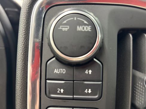 Used 2020 Chevrolet Silverado 1500 RST image 33