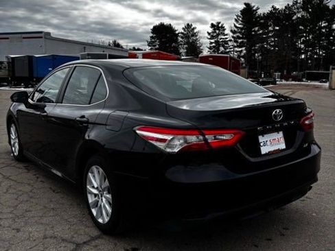 Used 2018 Toyota Camry LE image 5