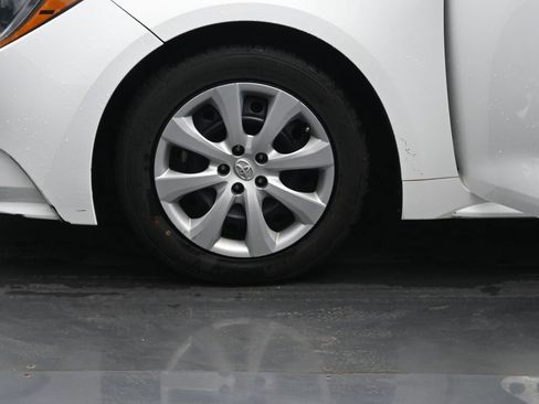 Used 2023 Toyota Corolla LE image 34