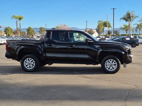 Used 2025 Toyota Tacoma SR image 4