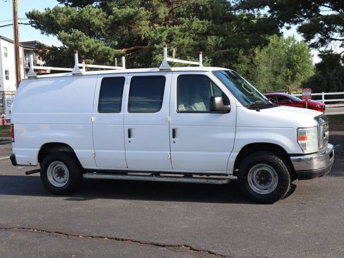 Used 2014 Ford E-250 and Econoline 250 w/ Power Group RWD image 2