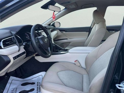 Used 2018 Toyota Camry LE FWD image 9