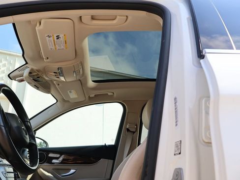 Used 2016 Mercedes-Benz GLC 300 4MATIC image 32