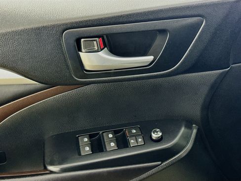 Used 2019 Toyota Highlander XLE image 20