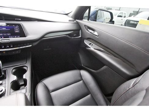 Used 2023 Cadillac XT4 Sport w/ Technology Package FWD image 10