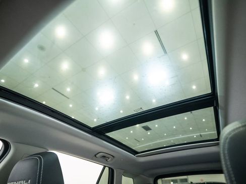 Used 2023 GMC Terrain Denali w/ Denali Premium Package image 37