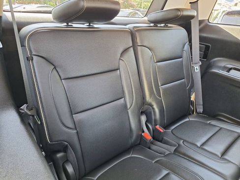 Used 2023 GMC Acadia Denali w/ Denali Ultimate Package FWD image 34