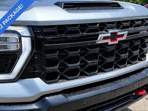 Used 2025 Chevrolet Silverado 2500 ZR2 w/ Technology Package AWD/4WD image 26