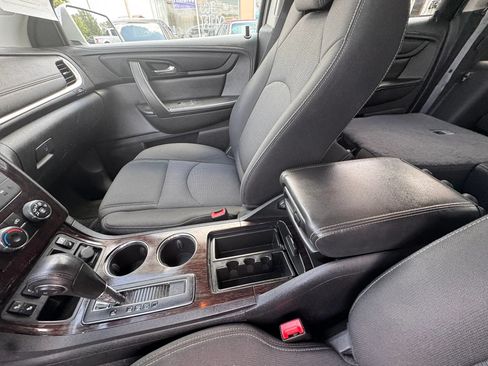 Used 2015 Chevrolet Traverse LT w/ Style and Technology Package FWD image 12