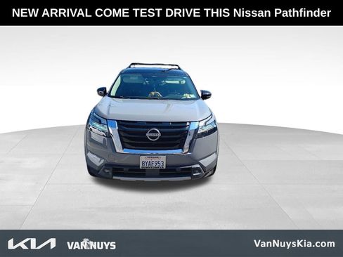 Used 2022 Nissan Pathfinder SL FWD image 1