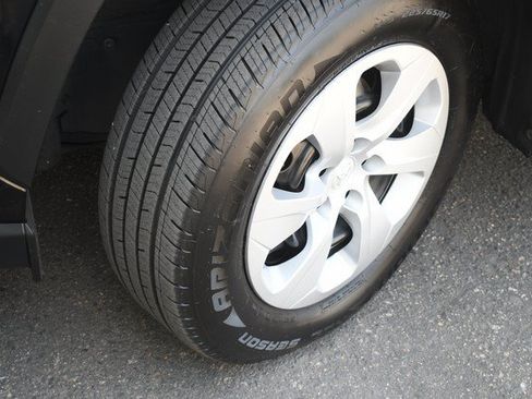Used 2023 Toyota RAV4 LE AWD/4WD image 11