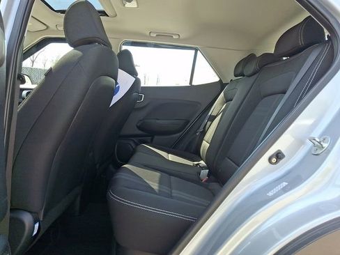 Used 2022 Hyundai Venue SEL FWD image 13