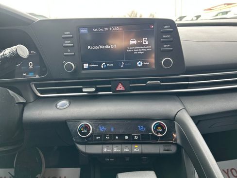 Used 2022 Hyundai Elantra SEL image 19