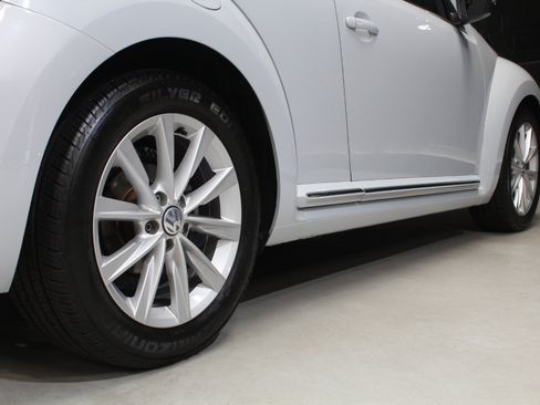 Used 2018 Volkswagen Beetle 2.0T SE FWD image 23