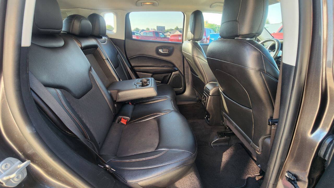 Used 2018 Jeep Compass Latitude w/ Popular Equipment Group FWD image 21