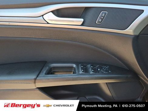 Used 2020 Ford Fusion SE AWD/4WD image 15