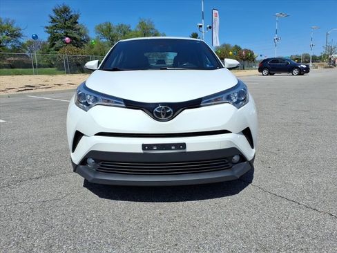 Used 2018 Toyota C-HR XLE FWD image 10
