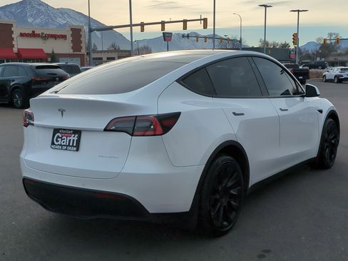 Used 2021 Tesla Model Y Long Range image 3