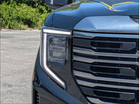 Used 2024 GMC Sierra 1500 AT4 w/ Technology Package AWD/4WD image 10