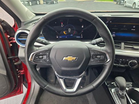 Certified 2025 Chevrolet Trax LT w/ Driver Confidence Package FWD image 32