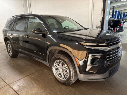 Used 2026 Chevrolet Traverse LT w/ Driver Confidence Package FWD image 3