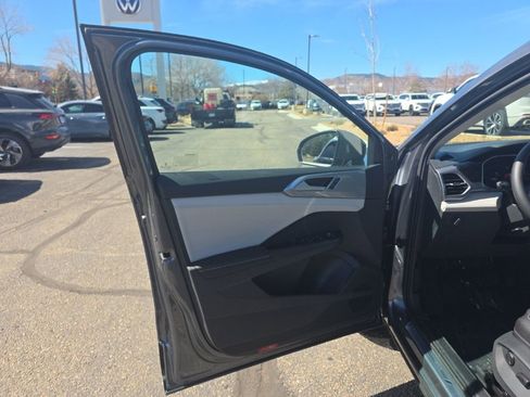 New 2026 Volkswagen Taos SEL AWD/4WD image 9