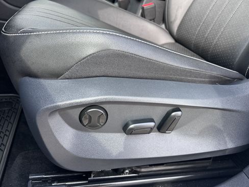 Certified 2023 Volkswagen Tiguan SE w/ Panoramic Sunroof Package image 23