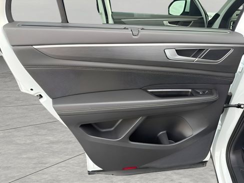 Used 2025 Volkswagen Atlas Cross Sport SE image 25