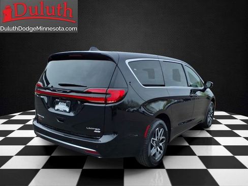 New 2027 Chrysler Pacifica Limited AWD/4WD image 3