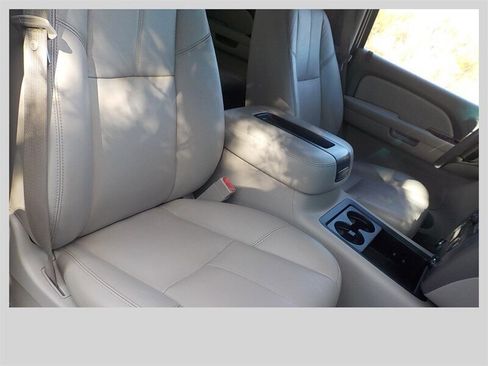 Used 2009 GMC Sierra 3500 SLT w/ SLT Convenience Package image 29