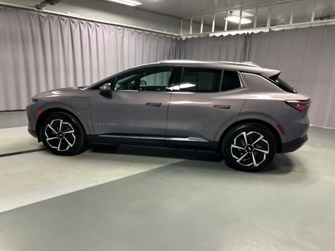 Used 2025 Chevrolet Equinox EV LT w/ Convenience Package image 4