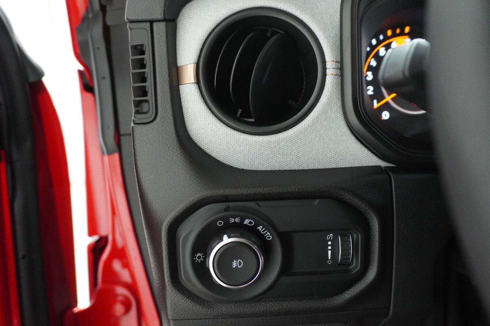 Used 2025 Jeep Wrangler Unlimited Sport AWD/4WD image 13