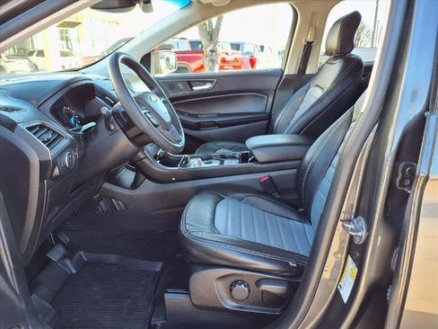 Used 2019 Ford Edge SE image 18