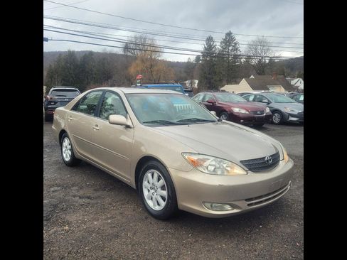 Used 2003 Toyota Camry XLE image 2