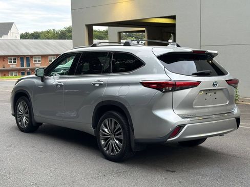 Used 2021 Toyota Highlander Platinum AWD/4WD image 3