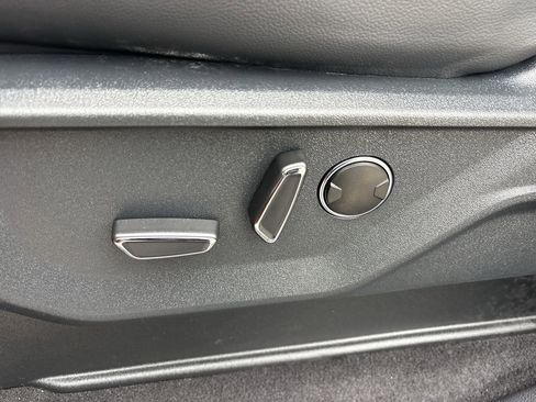 Used 2025 Ford F150 Lariat w/ Equipment Group 502A High image 20