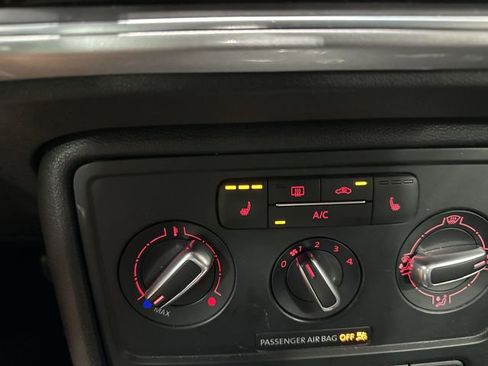 Used 2013 Volkswagen Beetle 2.5 image 29