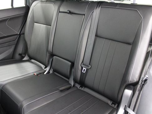 Used 2024 Volkswagen Tiguan SE R-Line AWD/4WD image 18