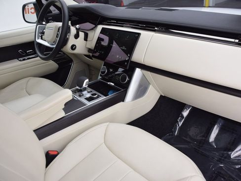 Used 2023 Land Rover Range Rover SE image 14