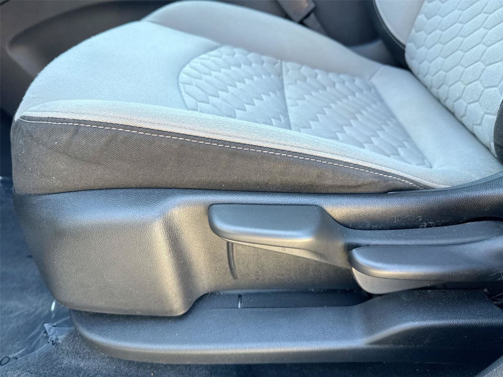 Used 2019 Chevrolet Equinox LS FWD image 4